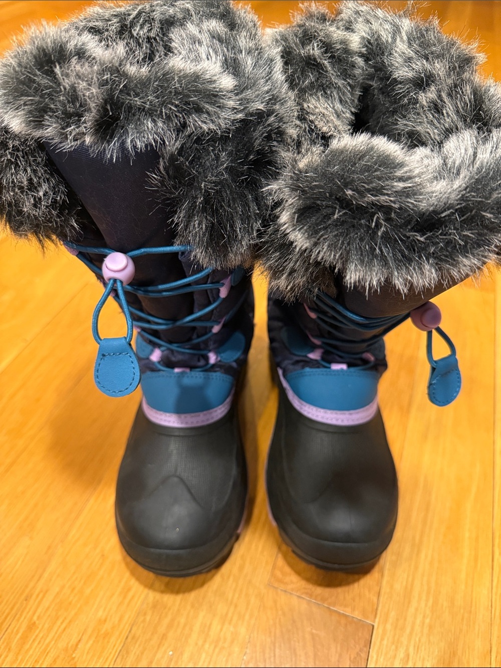 Kamik snow gypsy waterproof snowboots size 6.